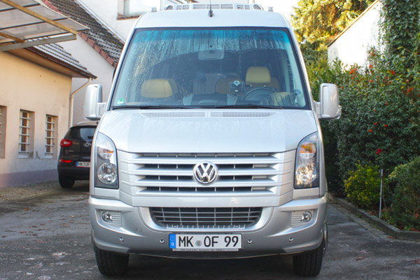 Kleiner Reisebus - Frontansicht